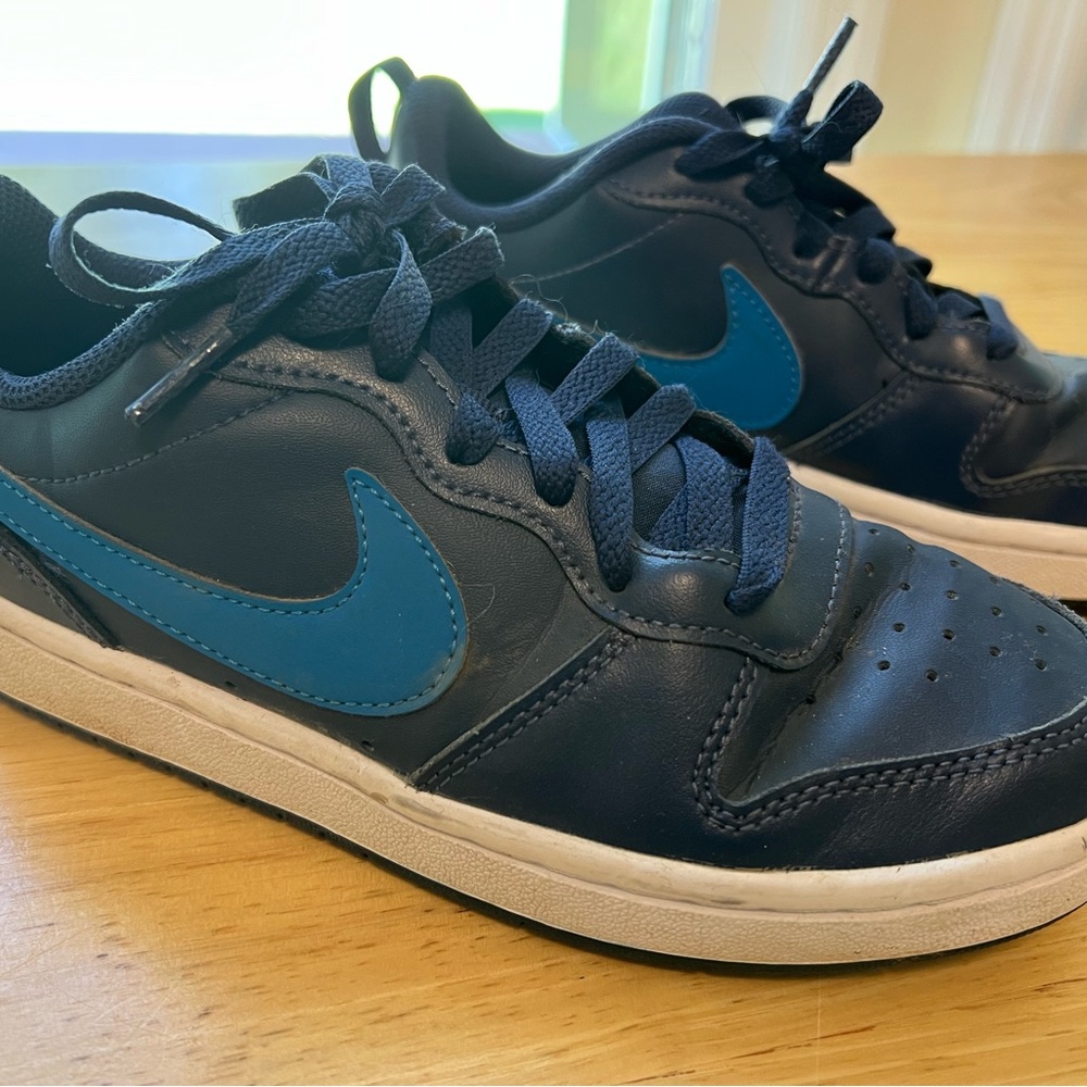 Nike Court Borough Low Boys Size 3.5 Blue Sneaker